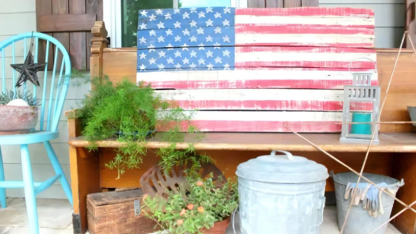 14 Pallet Flag On Porch 042621