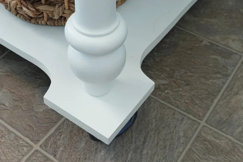 How to turn a table into a rolling island | Teal & Lime for Bekob.com