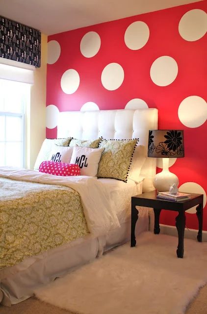 polka-dot-walls-inspiration-tween-bedroom