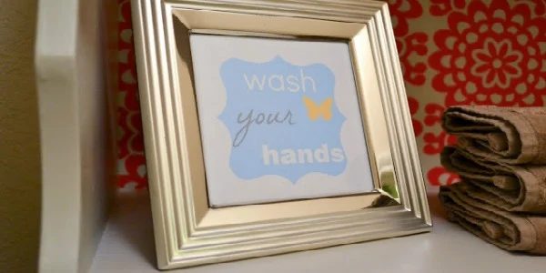 Upcycled Bathroom Shelf