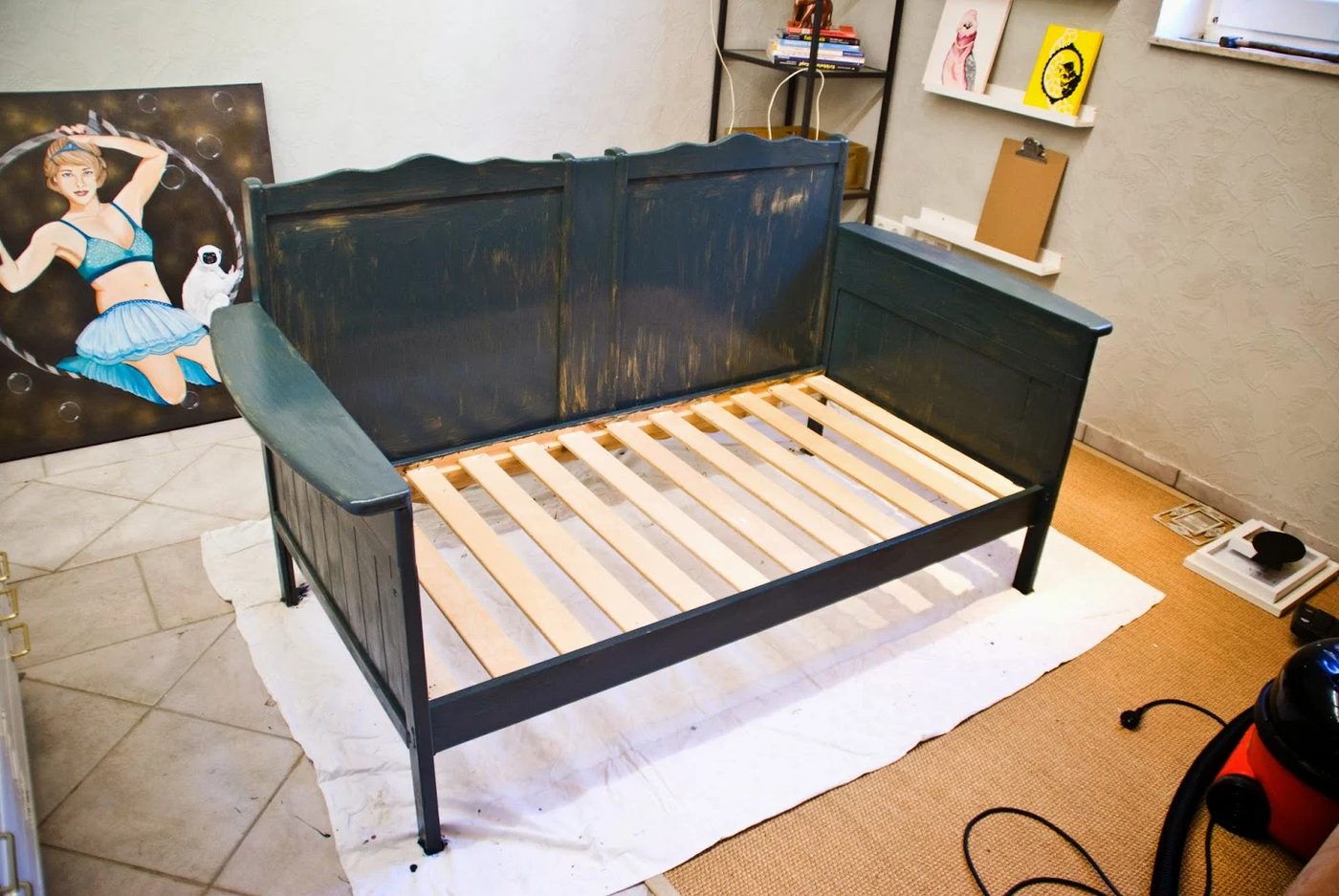 Repurpose an Old Crib a a Sofa by Pudel-design featured on Bekob