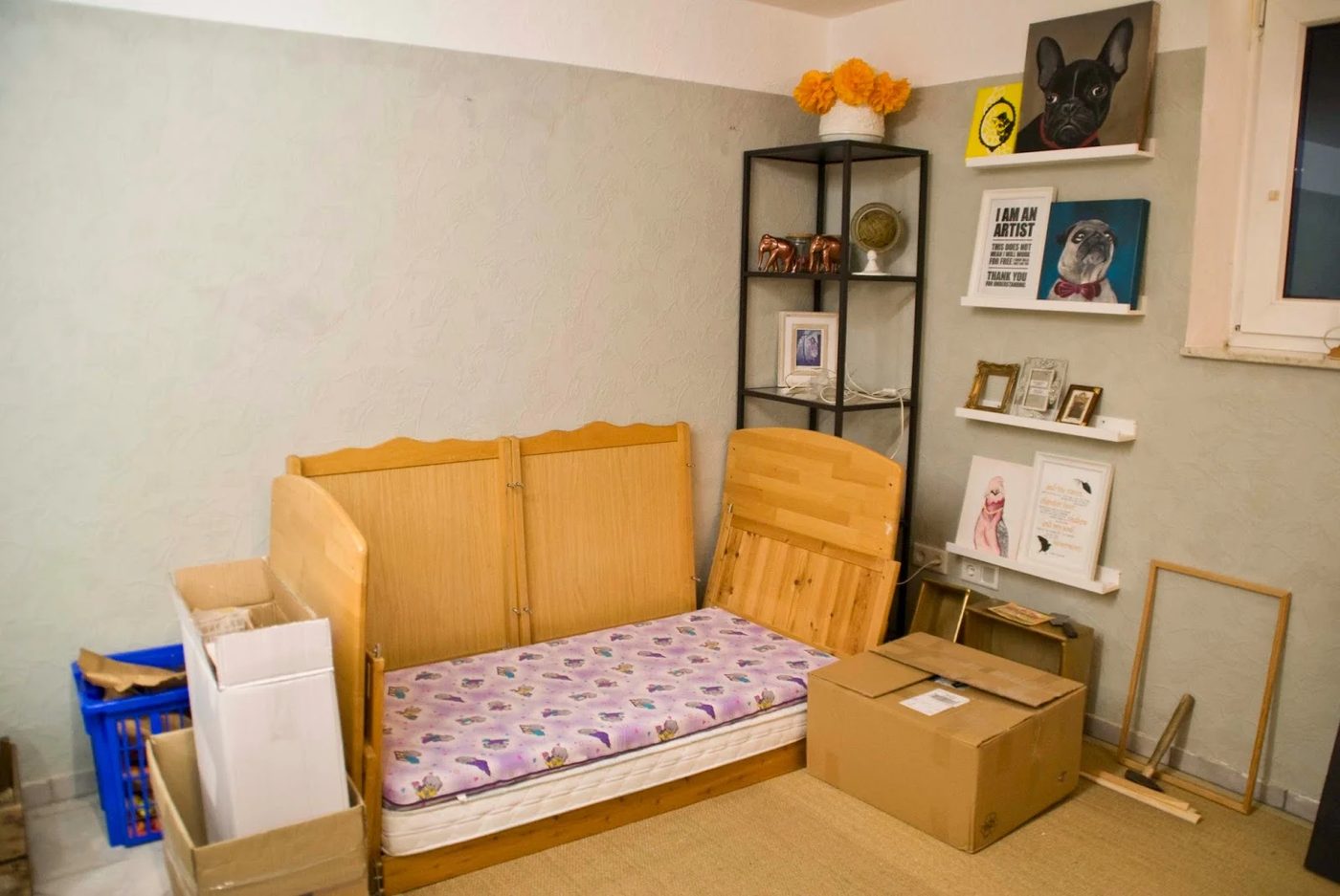 How to Turn an Old Crib into a New Couch by Pudel-design featured on Bekob
