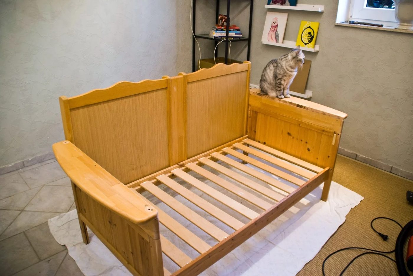How to Upcycle an Old Crib by Pudel-design featured on Bekob