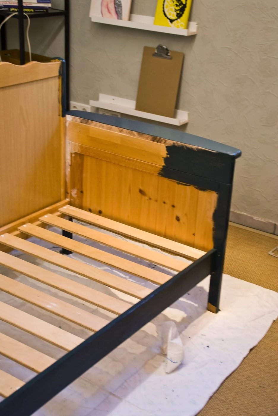 Upcyle an Old Crib into a New Couch by Pudel-design featured on Bekob