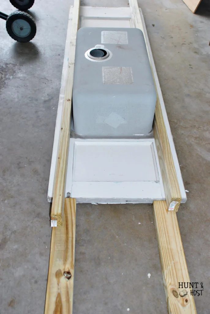 Handmade table for entertaining, upcycled sink and wooden door by Hunt and Host featured on @Bekob
