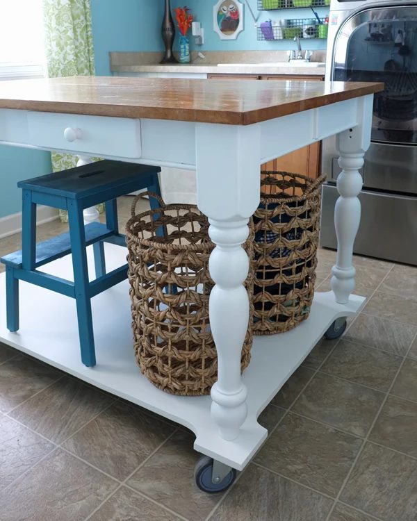 How to turn a table into a rolling island | Teal & Lime for Bekob.com