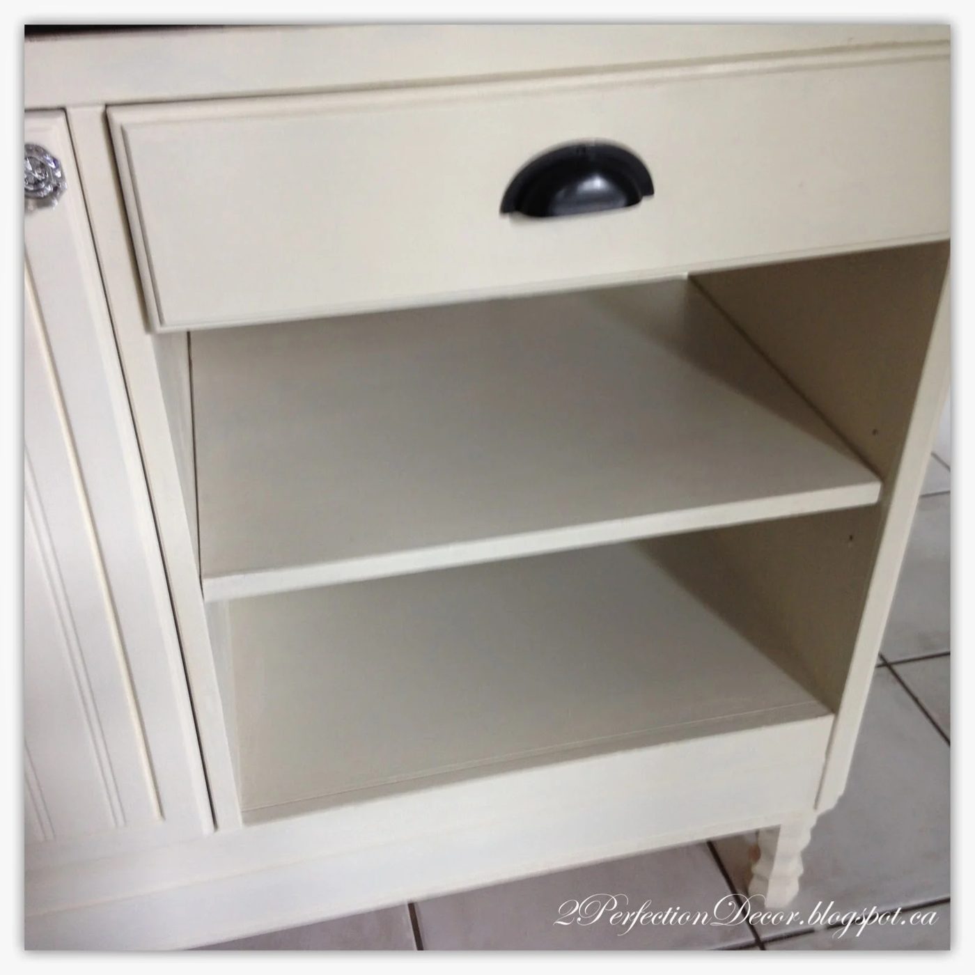 Kitchen island hardware by 2Perfection Decor featured on @Bekob