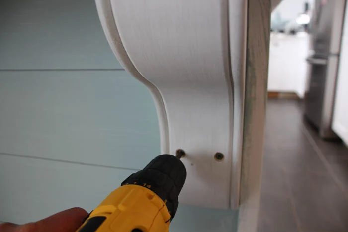 installing decorative corbels on a kitchen island walkthrough, The Happy Housie on @Bekob