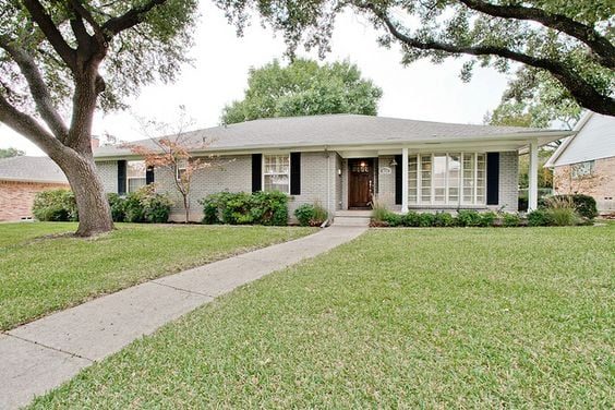 50's Ranch-Style Home Curb Appeal Update Inspiration