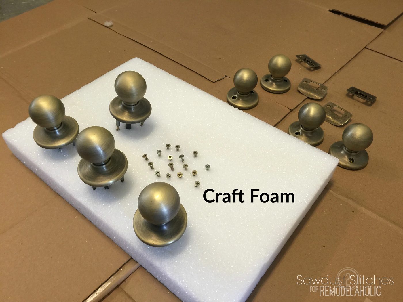 How to upgrade door knobs with spray paint -- the RIGHT way so you'll only have to do it ONCE!