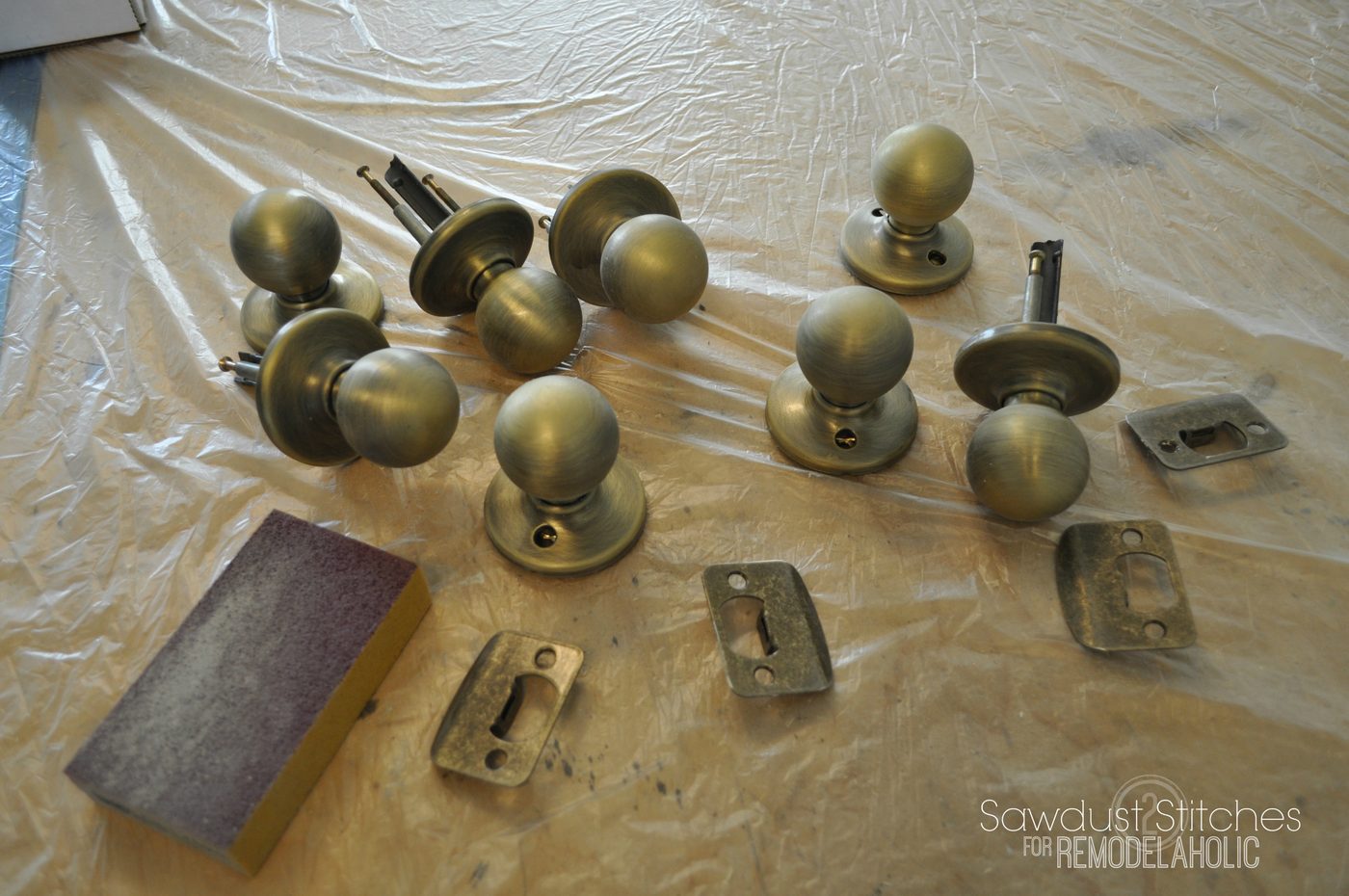 How to upgrade door knobs with spray paint -- the RIGHT way so you'll only have to do it ONCE!