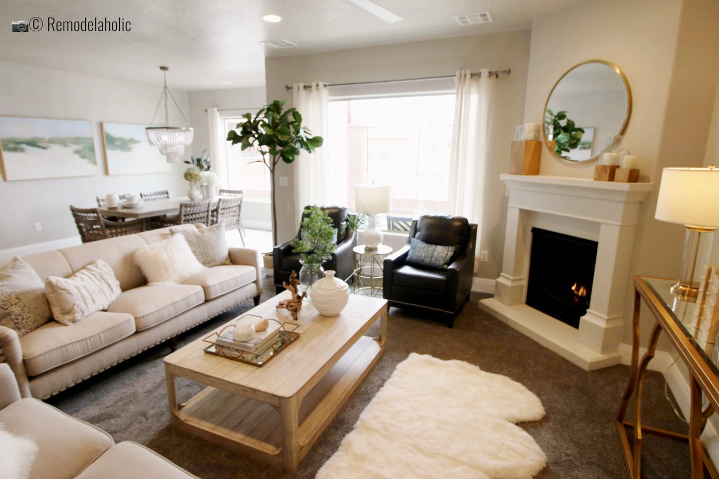 Neutral living room with accent chairs. SGPH 2019 House 05 JAR Real Estate Development, Photo by Bekob