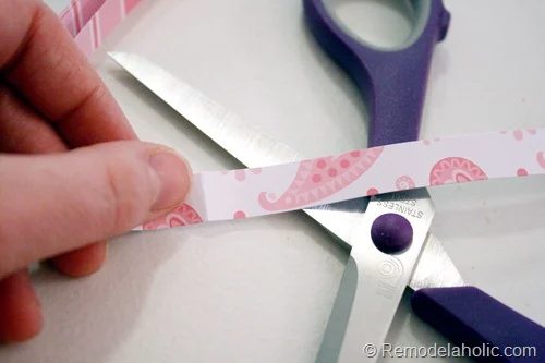direct to make Wreath out of scrapbook paper at Bekob.com