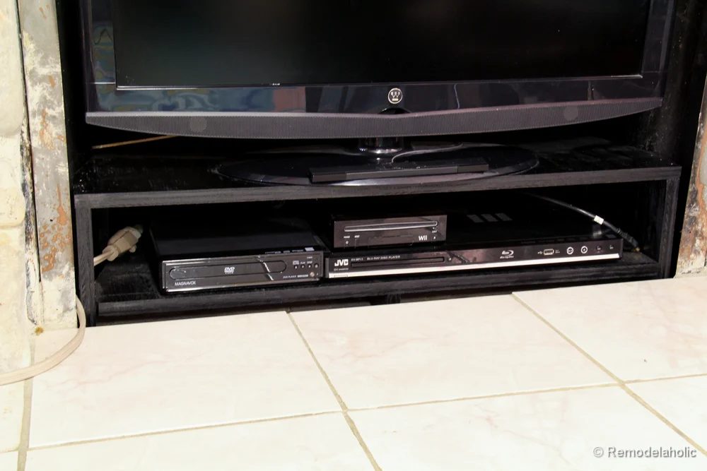 Valentines mantel and TV in fireplace (2 of 2)