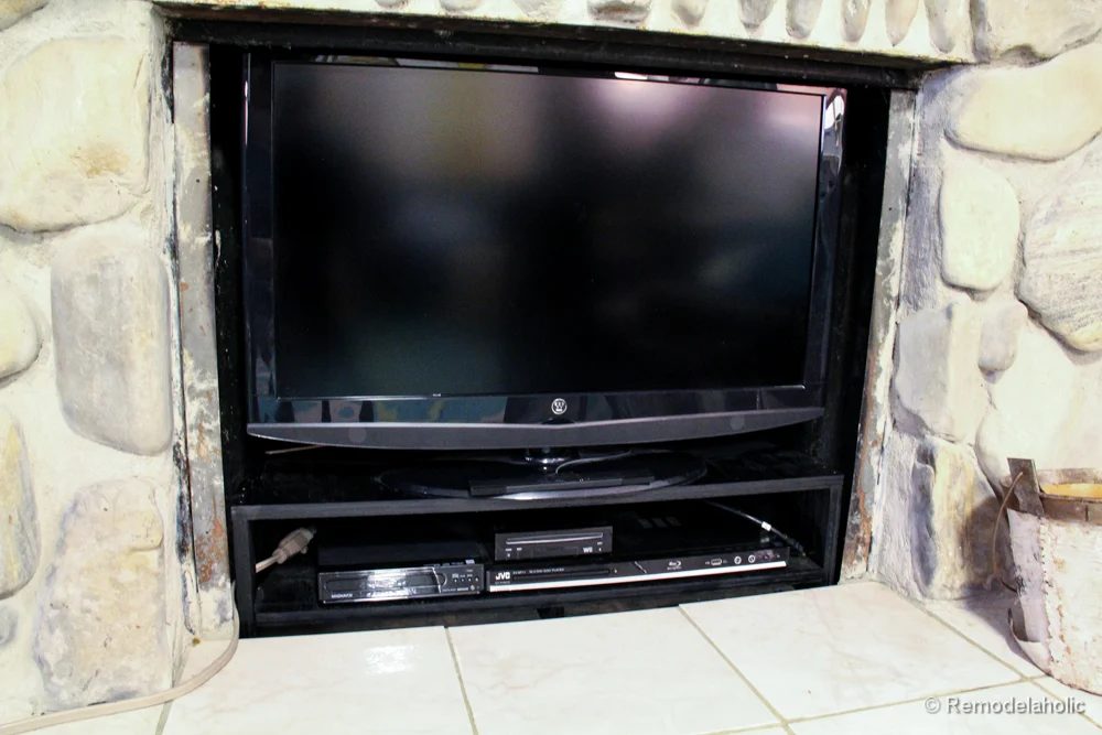 Valentines mantel and TV in fireplace (1 of 2)