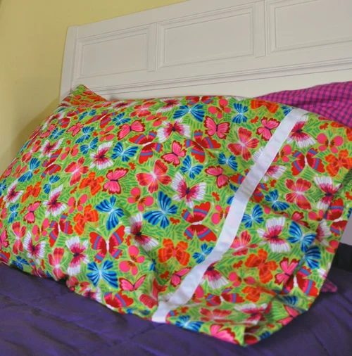 Thanks to the magic of the Internet, there’s tons of sewing tutorials for you to learn how to sew in the comfort of your home. Here are a few of them! Want to Learn How to Sew? Try