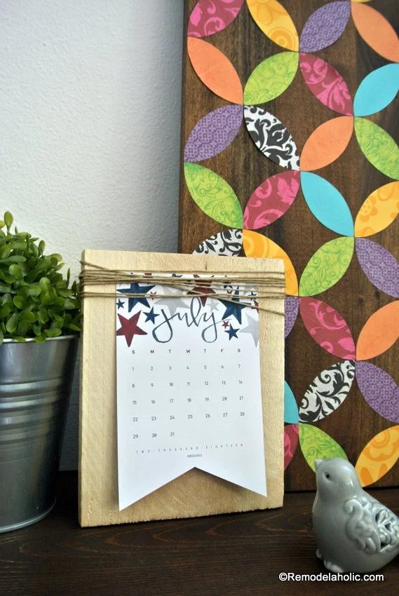 Free Printable 2018 Desk Calendar Plus straightforward Handmade Desktop Calendar Stand Or Photo Display @Remodelahol (8)