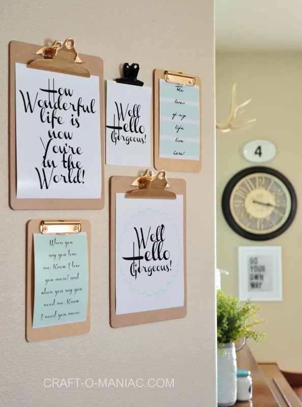 use clipboards to display printables, photos, or art prints (Craft-o-maniac)