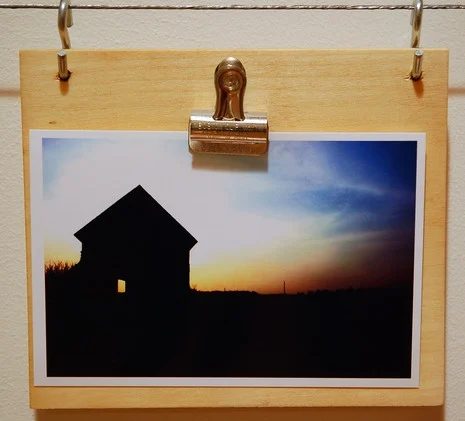 handmade hanging photo clipboard (curbly)