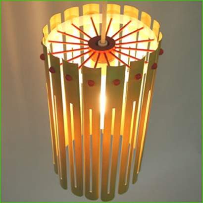 Don't throw away old blinds, reuse them. There are so many ways to use them around the home. look at these 25 Ways to Repurpose Old Blinds via Bekob.com #oldblinds #upcycle #repur