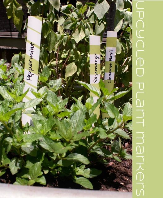 Don't throw away old blinds, reuse them. There are so many ways to use them around the home. look at these 25 Ways to Repurpose Old Blinds via Bekob.com #oldblinds #upcycle #repur