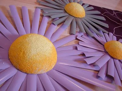 Don't throw away old blinds, reuse them. There are so many ways to use them around the home. look at these 25 Ways to Repurpose Old Blinds via Bekob.com #oldblinds #upcycle #repur