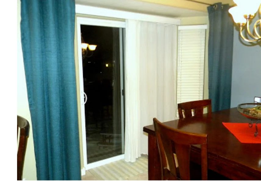 Don't throw away old blinds, reuse them. There are so many ways to use them around the home. look at these 25 Ways to Repurpose Old Blinds via Bekob.com #oldblinds #upcycle #repur