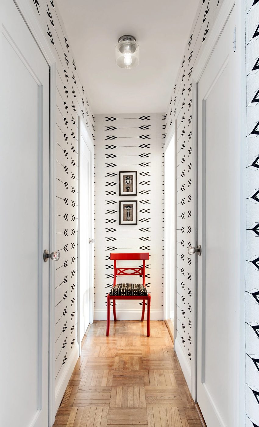 How to Decorate a Hallway: Wallpaper