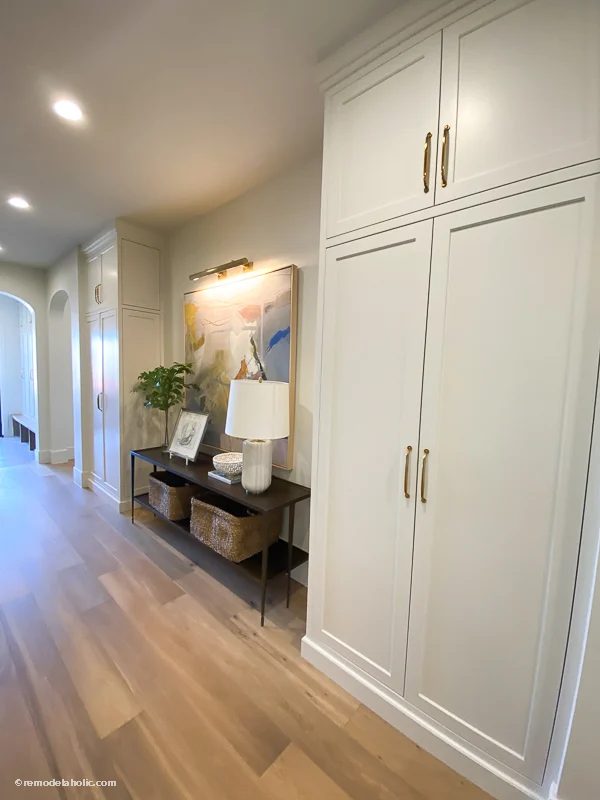 How to Decorate a Hallway