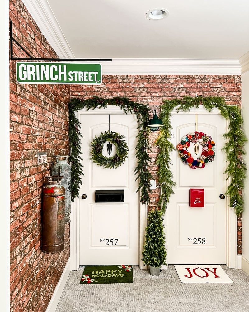 How to Decorate a Hallway After 5 To Look Like An Apartment Exterior