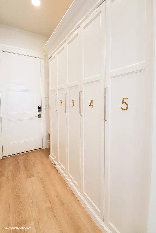 How to Decorate a Hallway: Lockers