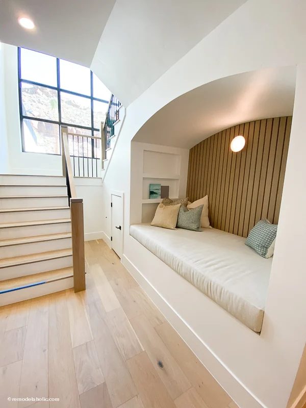 How to Decorate a Hallway Reading Nook