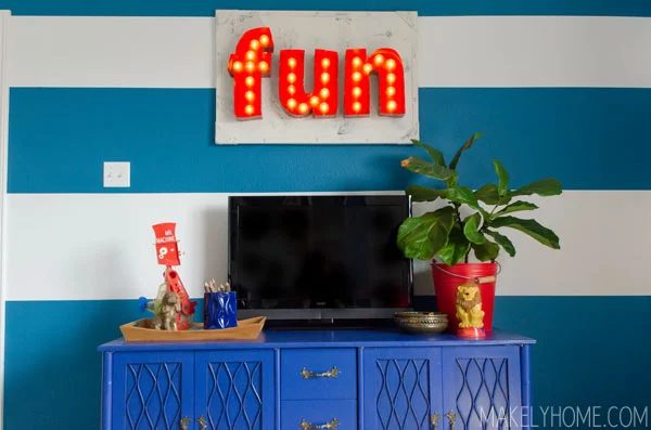 decorating around technology and TV bold wall (Makely)