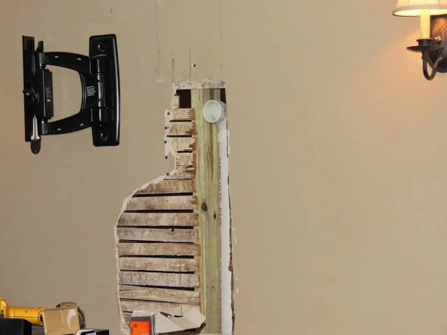 hiding wires in the wall Handmade (whileilinger)