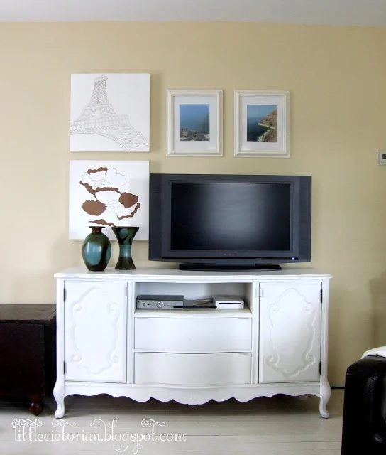 direct gallery wall to decorate around the TV (Little Victorian)