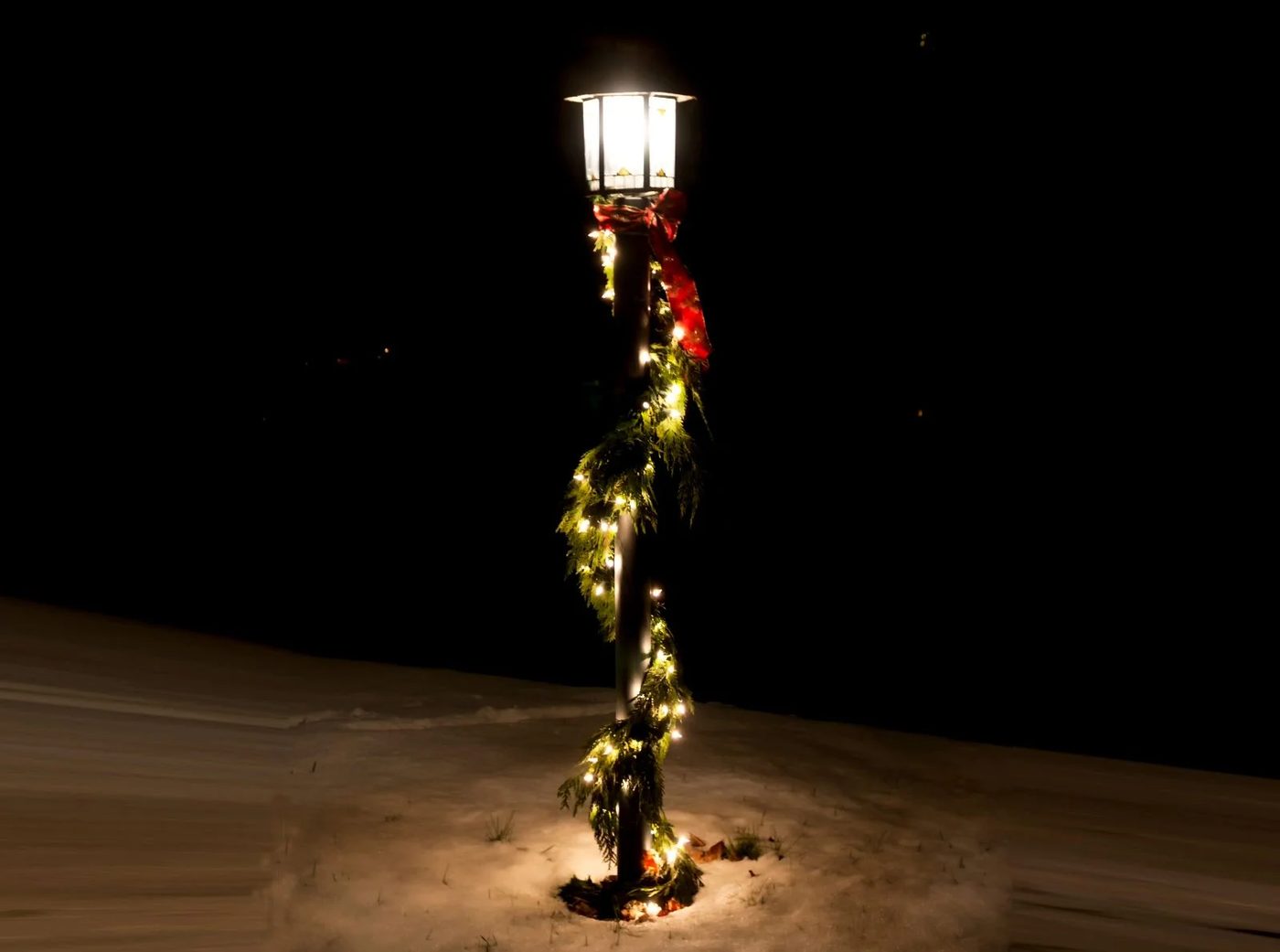 Light Pole With Christmas Garland