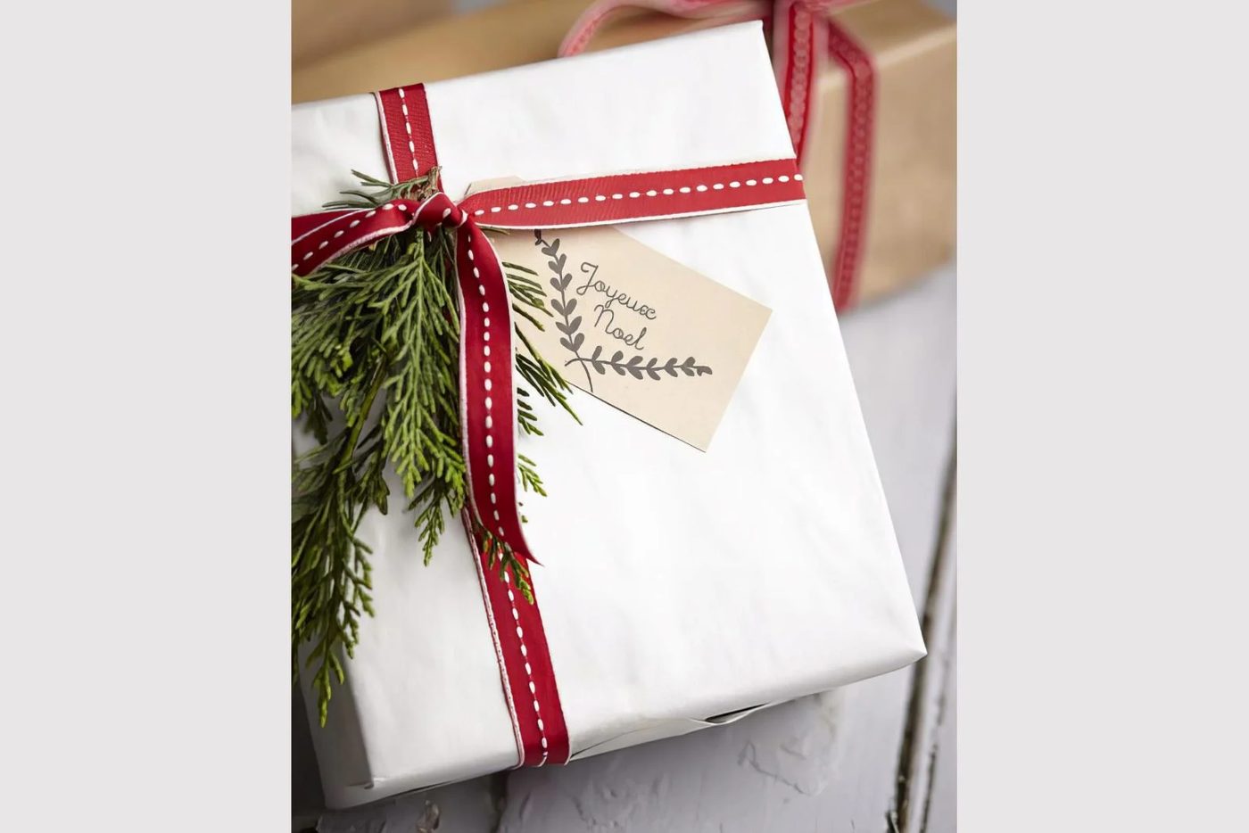 Tie Fresh Evergreen On A Gift Package The Original Popup Shop Via @Bekob 450x563 033115