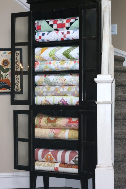 China Cabinet With Blankets @ Bekob 534x800