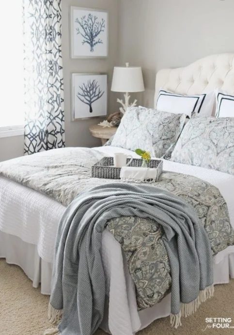 Bedroom Set With Blues And Whites