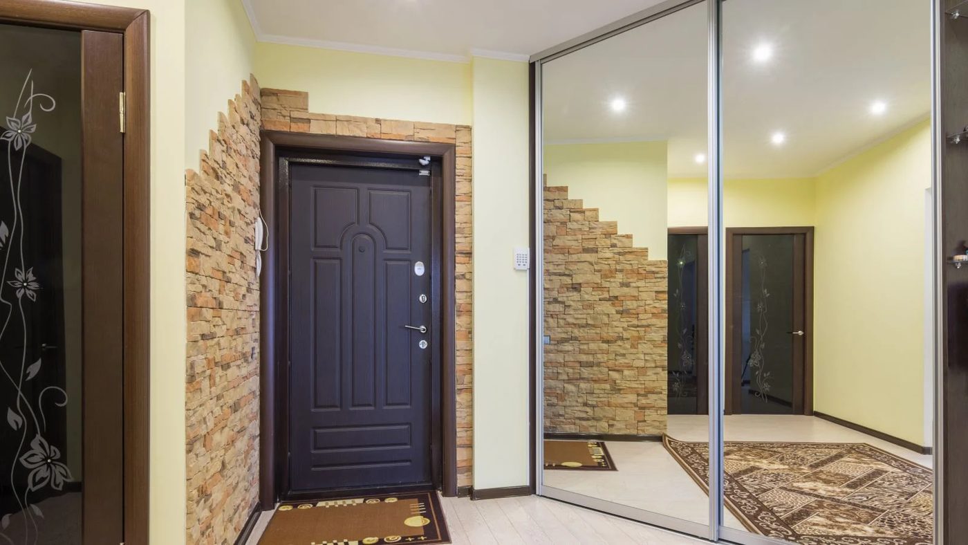 Mirrored Walls