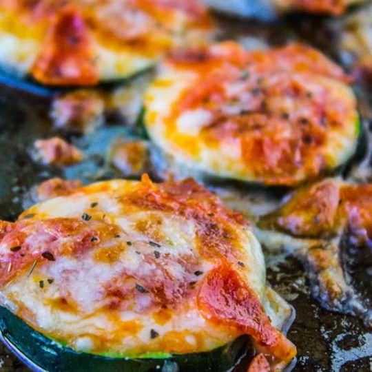 32 Pizza Inspired Recipres, Zucchinni Slice Pizza