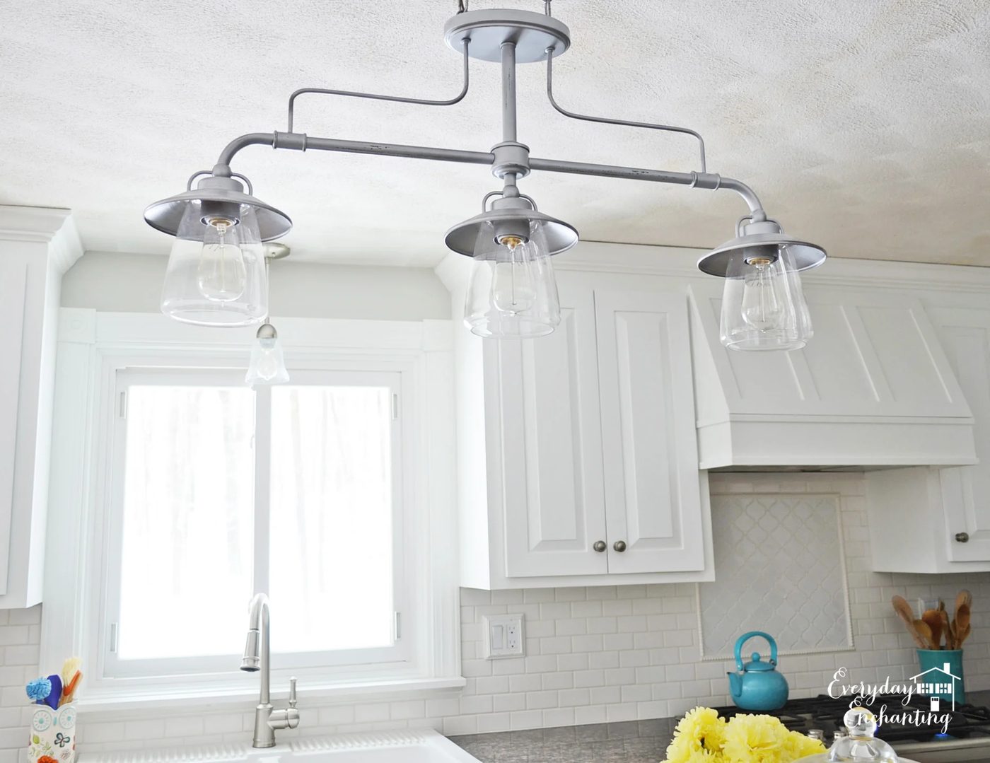 industrial light fixture in white kitchen, Everyday Enchanting on Bekob