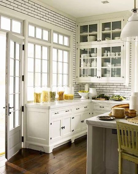 white subway tile with black grout