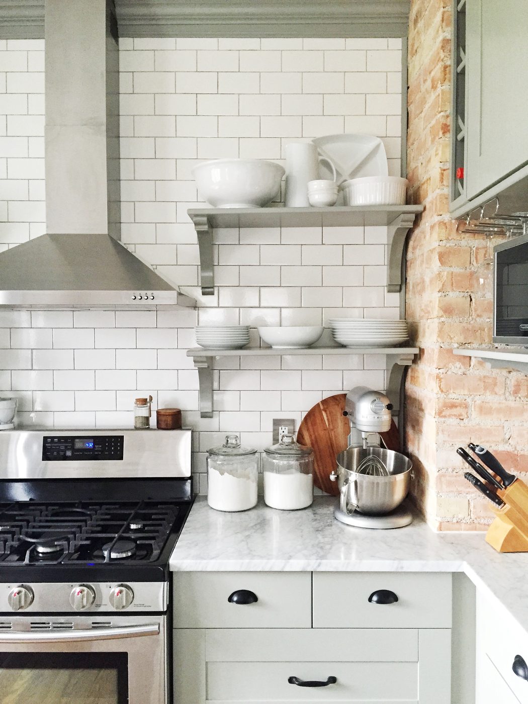 strong kitchen renovation, with an exposed brick wall, open shelving, and IKEA cabinets. By Carpendaughter on Bekob.com