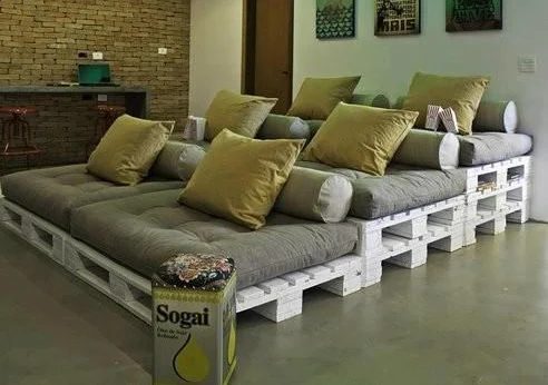 handmade-theater-seating-made-from-pallets-original-image-source-unknown