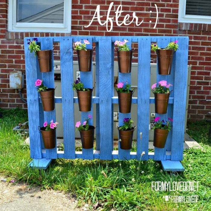 rolling-pallet-planter-as-a-screen-to-hide-the-ac-unit-a-designer-at-home