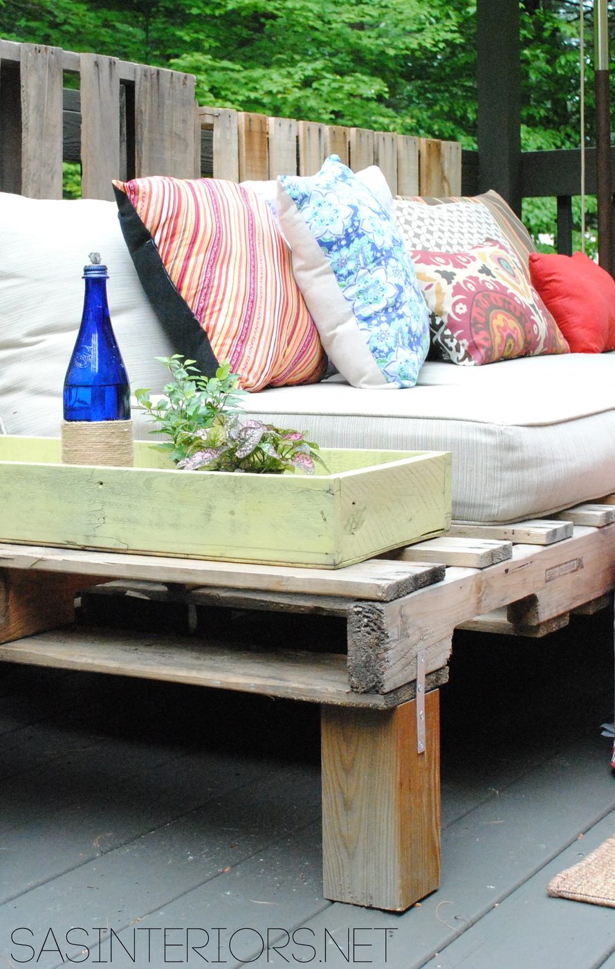 build-an-outdoor-sofa-from-a-pallet-jenna-burger-design