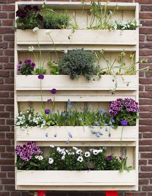 wall-planter-made-from-an-old-pallet-original-image-source-unknown