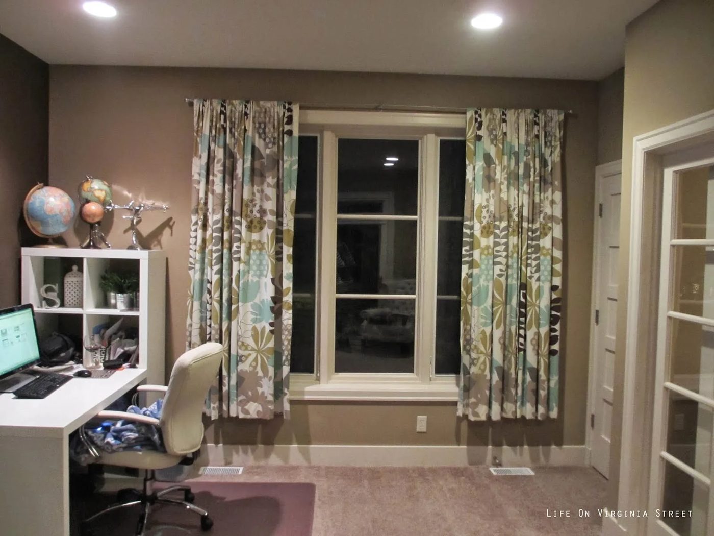 home office in between, Life on Virginia Street on Bekob