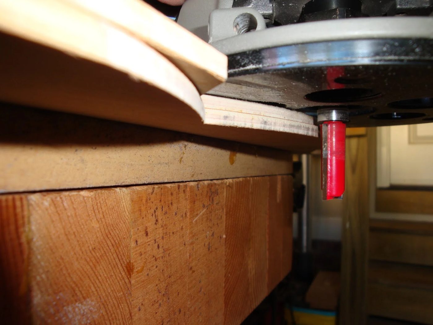 23 Handmade wooden curved cornice box for canopy bed by DeCarlo Woodworks featured on @Bekob